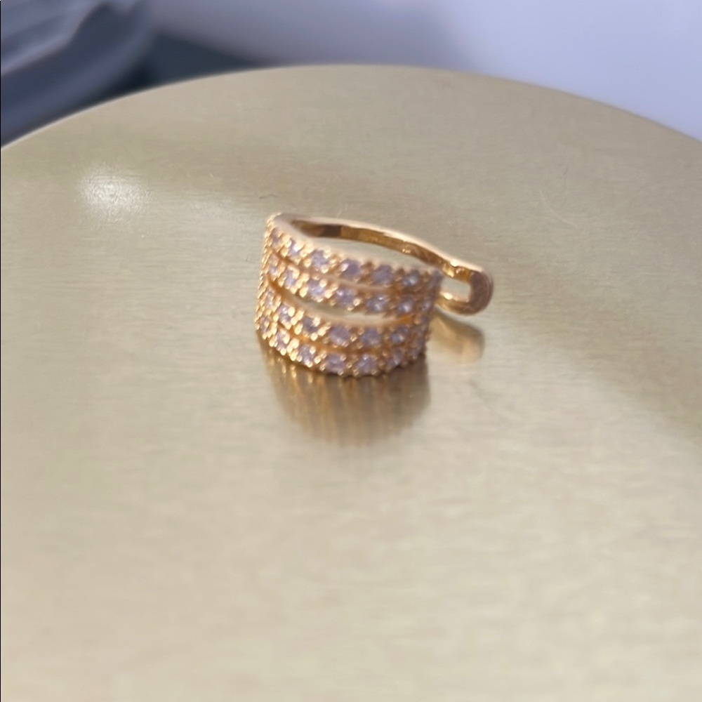 Elegant Gold-Tone ear cuff never worn